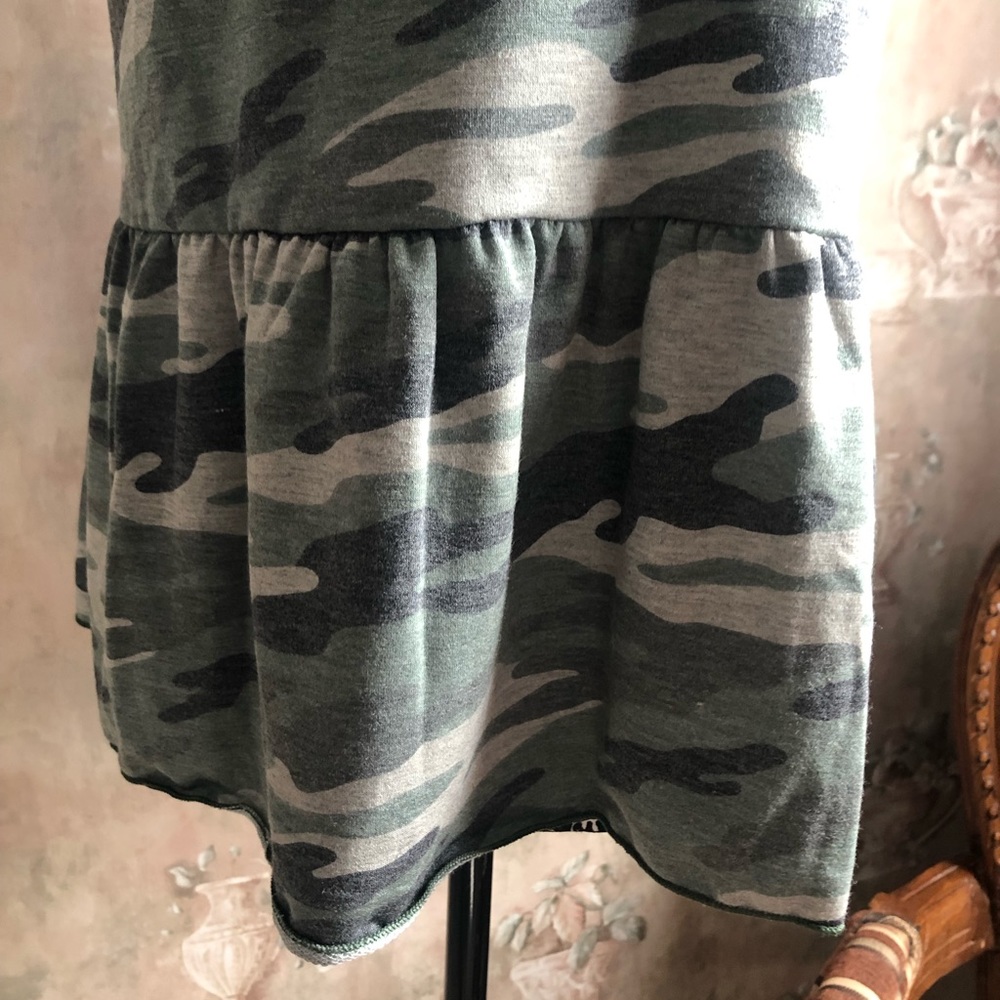 COIN 1804 SLEEVELESS PEPLUM CAMO TOP NWT - Picture 4 of 4